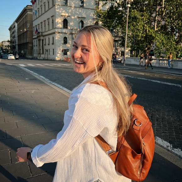 Meet your Posher, Sara - Picture 5 of 7